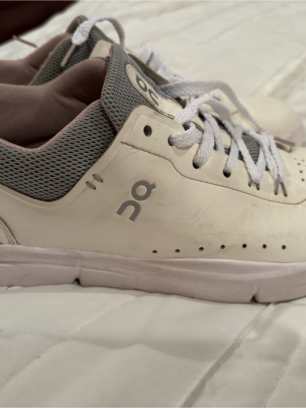 On Running Men's White and Gray Low-Top Sneakers
